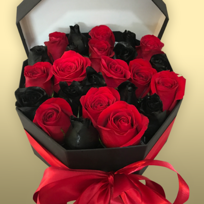 Caja negra con rosas rojas y negras