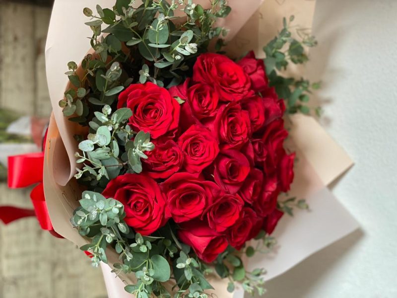Bouquet de Rosas en Papel Coreano – Flores y Expresiones